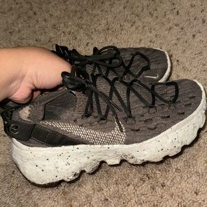 Women Nike hippies size 7.5